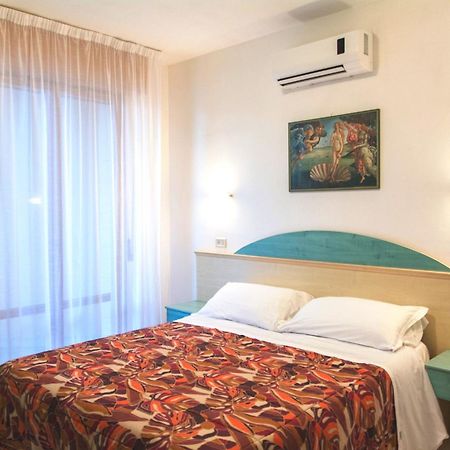 Aparthotel Costa Paradiso Lido Adriano Bagian luar foto