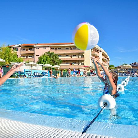 Aparthotel Costa Paradiso Lido Adriano Bagian luar foto