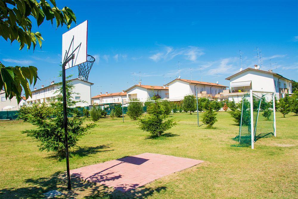 Aparthotel Costa Paradiso Lido Adriano Bagian luar foto