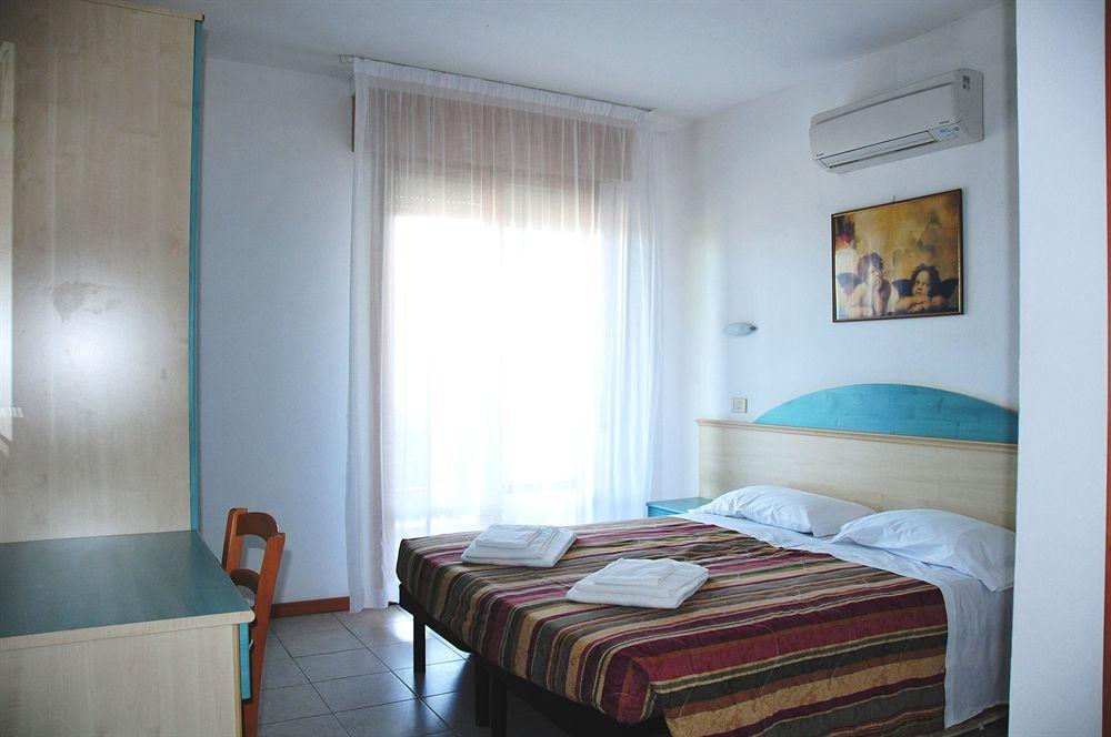 Aparthotel Costa Paradiso Lido Adriano Bagian luar foto