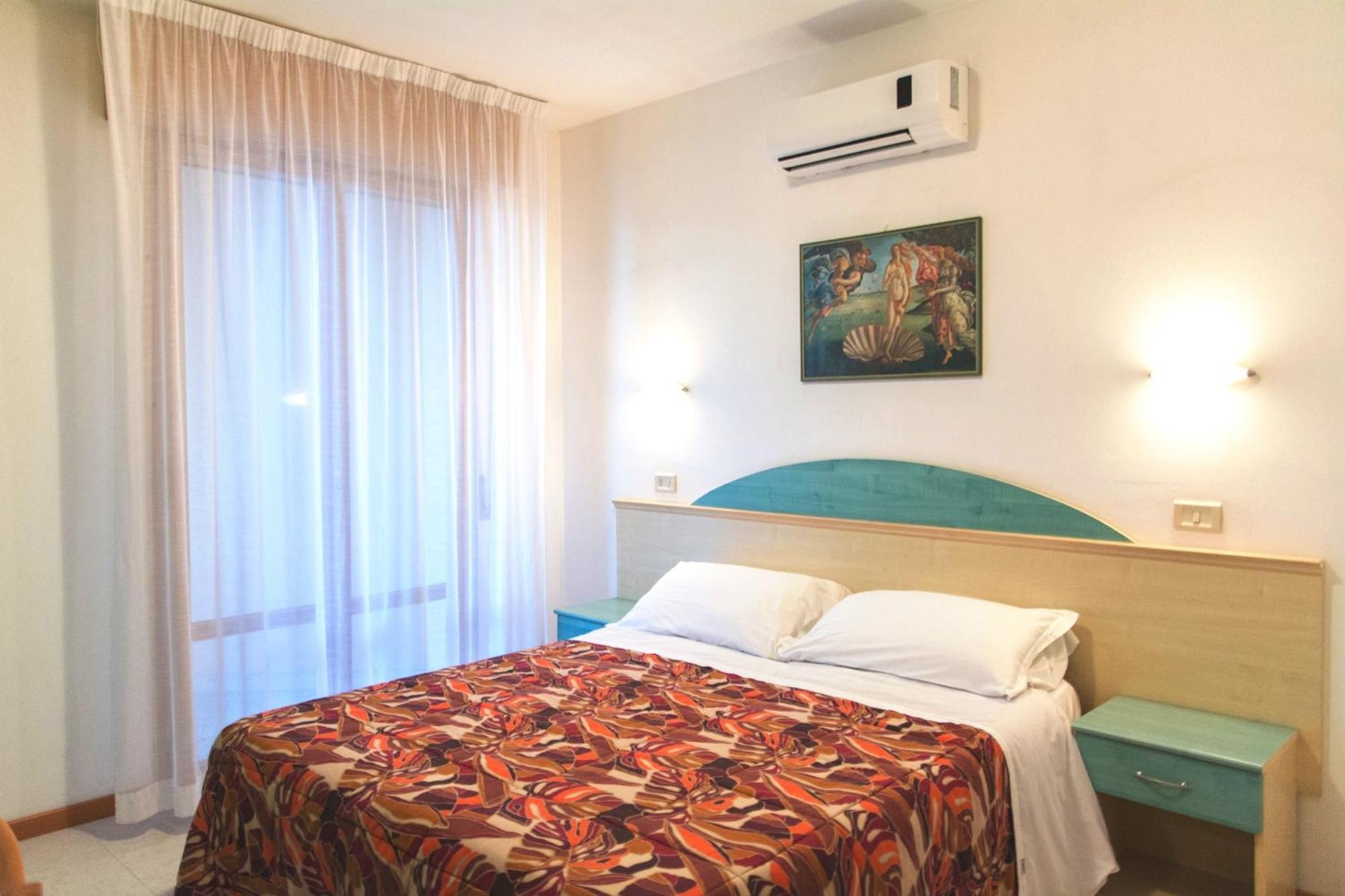 Aparthotel Costa Paradiso Lido Adriano Bagian luar foto