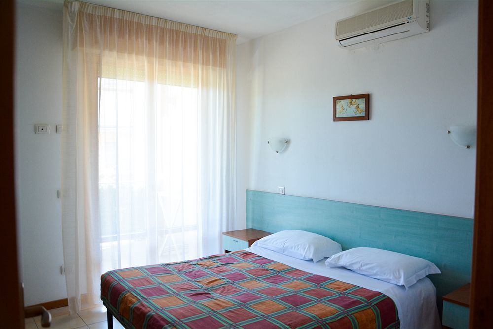 Aparthotel Costa Paradiso Lido Adriano Bagian luar foto