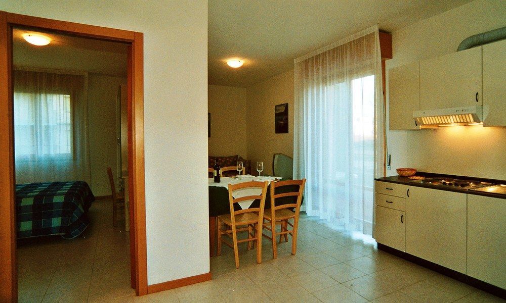 Aparthotel Costa Paradiso Lido Adriano Bagian luar foto