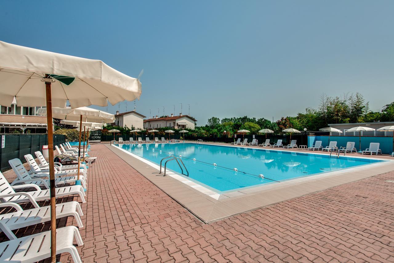 Aparthotel Costa Paradiso Lido Adriano Bagian luar foto