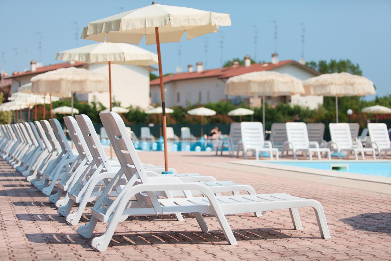 Aparthotel Costa Paradiso Lido Adriano Bagian luar foto