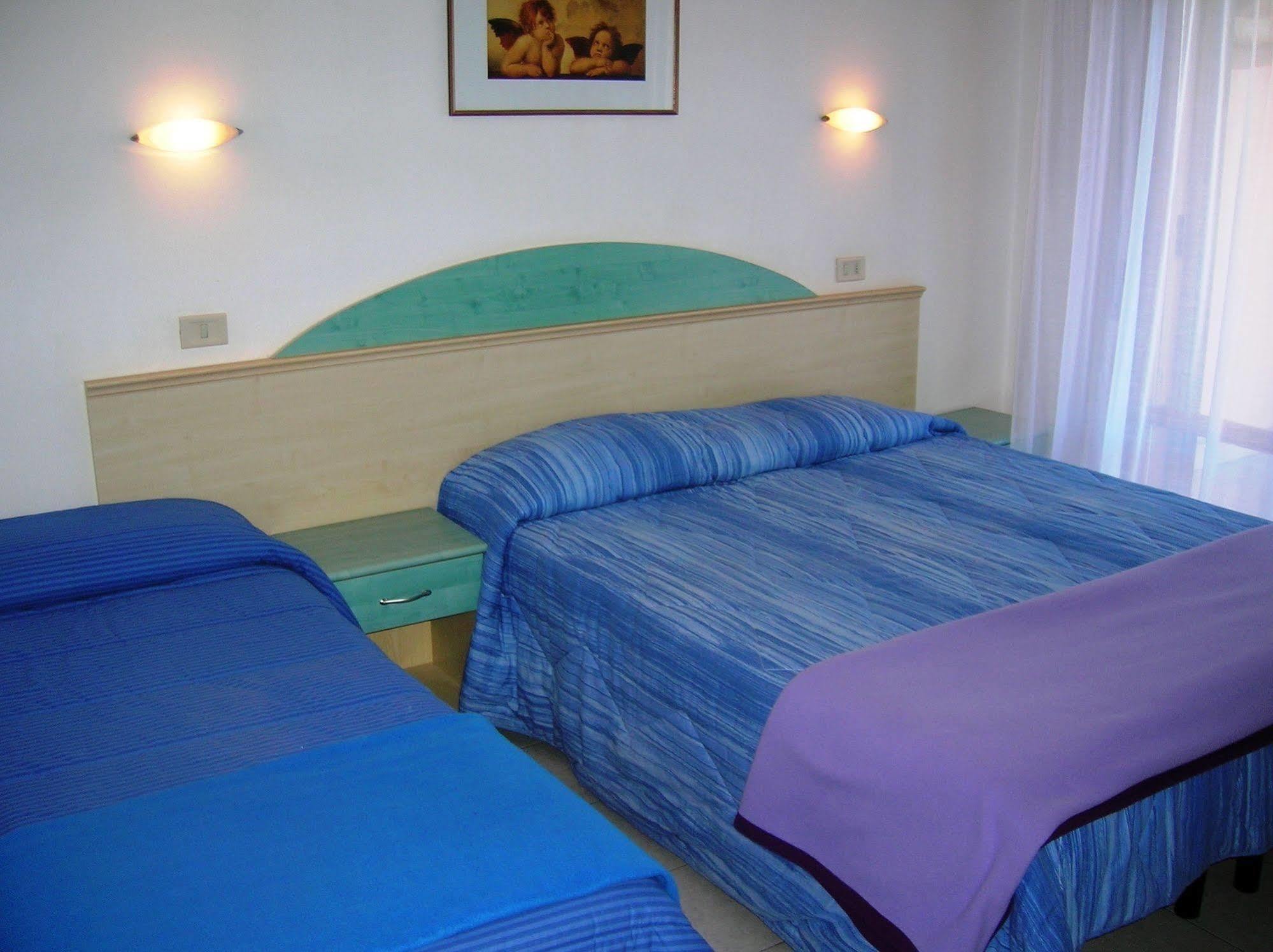 Aparthotel Costa Paradiso Lido Adriano Bagian luar foto