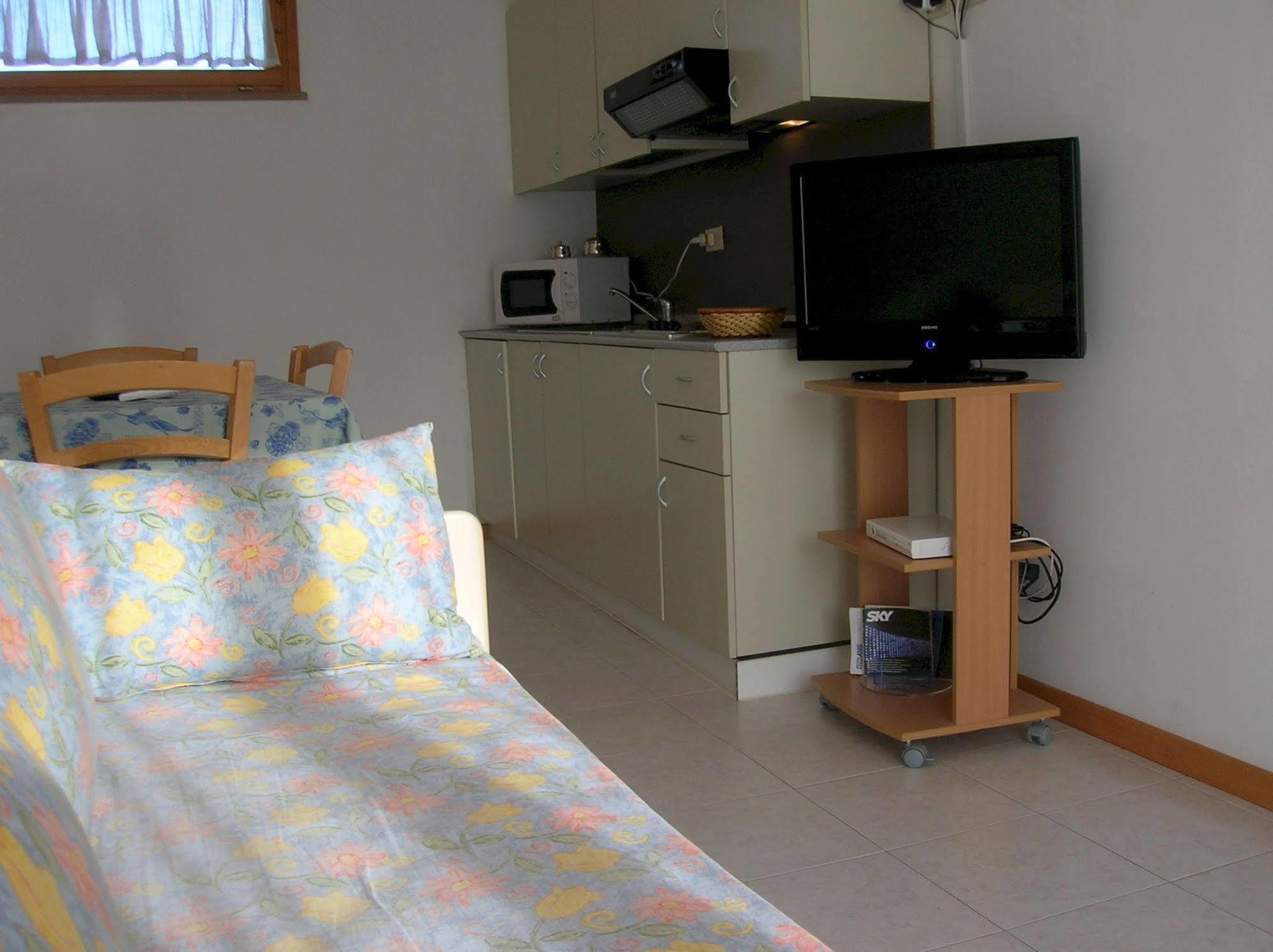 Aparthotel Costa Paradiso Lido Adriano Bagian luar foto