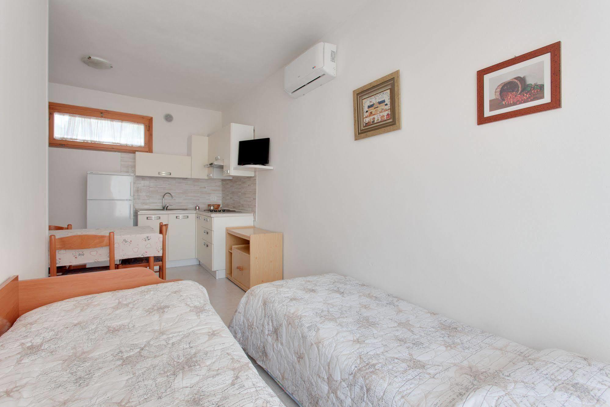 Aparthotel Costa Paradiso Lido Adriano Bagian luar foto