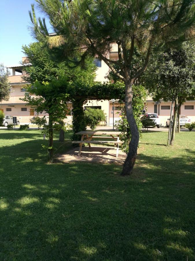 Aparthotel Costa Paradiso Lido Adriano Bagian luar foto